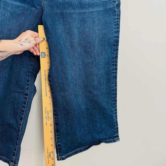 M Jeans By Maurices Mid Rise Blue Denim Capris Women’s Size 16 - Picture 4 of 8
